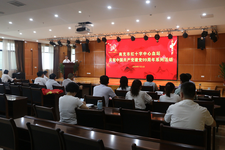 0支部书记讲党课.jpg